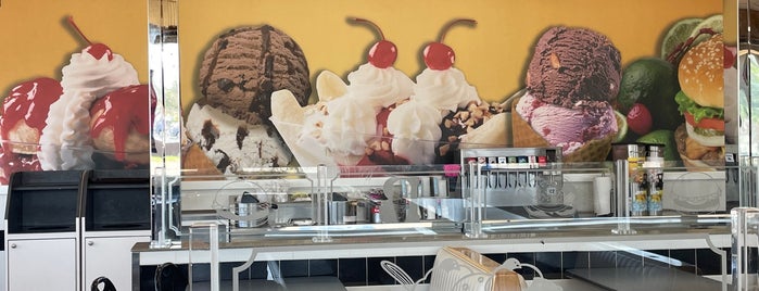 Braum's Ice Cream & Dairy Stores is one of Posti che sono piaciuti a Lyric.