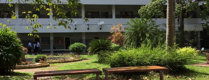 โรงเรียนวิทยาศาสตร์จุฬาภรณราชวิทยาลัย ตรัง is one of Princess Chulabhorn Science High School.