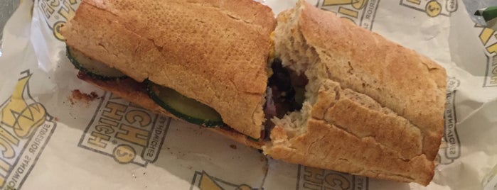 Which Wich? Superior Sandwiches is one of Johnさんのお気に入りスポット.