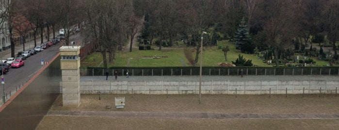 Gedenkstätte Berliner Mauer is one of Orte, die Dima gefallen.