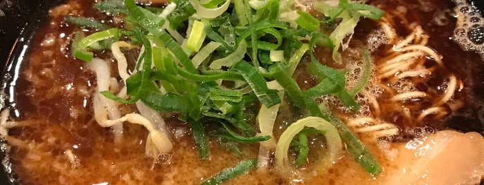 老舗らーめん 神虎 北新地本店 is one of ラーメン.