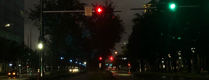 Post Oak Boulevard is one of Juanmaさんのお気に入りスポット.