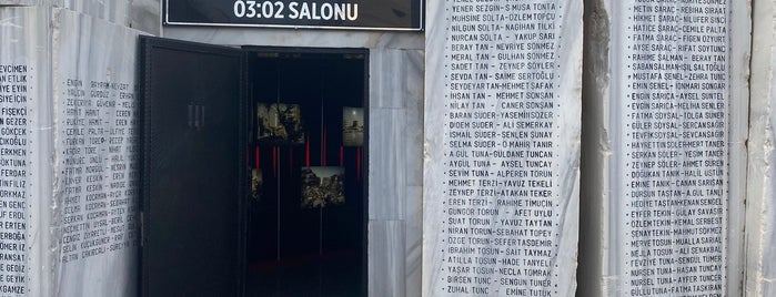 Yalova Deprem Anıtı is one of Yalova/Çınarcık.