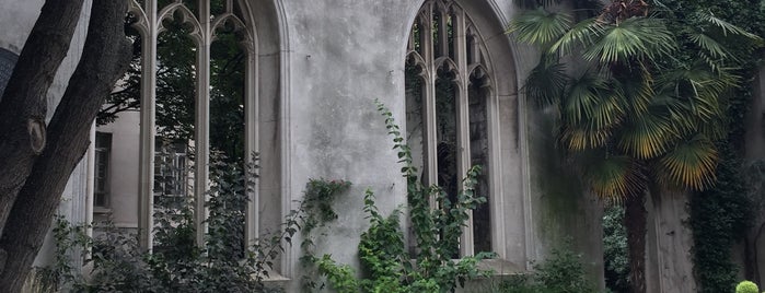 St Dunstan in the East Garden is one of Julia's Saved Places.