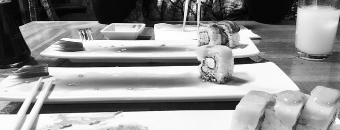 We Roll Sushi is one of Tempat yang Disukai Javier.