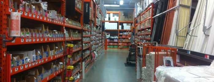 The Home Depot is one of William 님이 좋아한 장소.