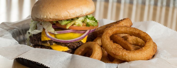 Burgers American Grill is one of Tempat yang Disukai Local Ruckus KC.