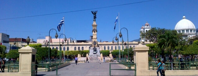 Plaza Libertad is one of สถานที่ที่ Carl ถูกใจ.