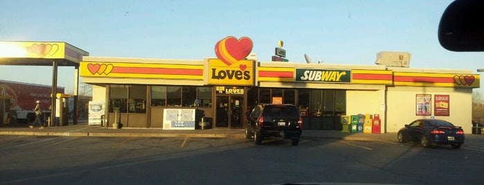 Love's Travel Stop is one of Orte, die Lisa gefallen.