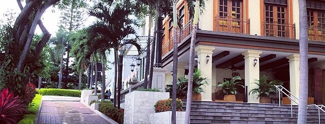 Puerto Santa Ana is one of Guayaquil's photographic tourism spots.