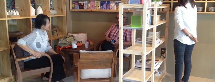 ร้านหนังสือท้ายตลาด is one of ร้านหนังสืออิสระ Thai Independent Bookstores.