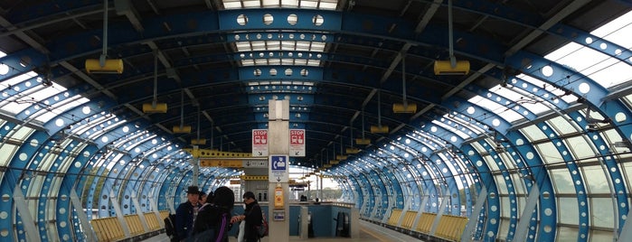 Yumegaoka Station (SO36) is one of 駅　乗ったり降りたり.