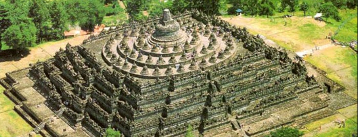 Temple de Borobudur is one of LEMBANG city.