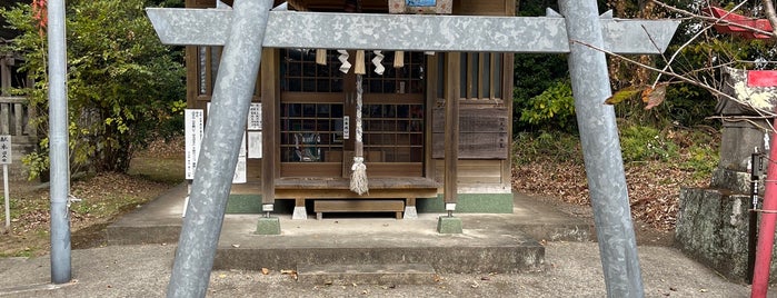 回天神社 is one of 戦争遺構.