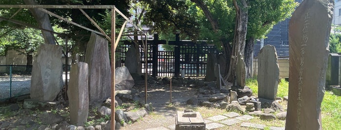 彰義隊士の墓 is one of 文化財.