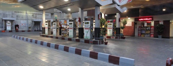 Ferdowsi Gas Station | پمپ بنزین میدان فردوسی - جایگاه ۱۱۵ is one of Amir Abbasさんのお気に入りスポット.