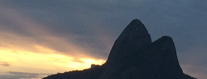 Praia de Ipanema is one of สถานที่ที่ Rafael ถูกใจ.