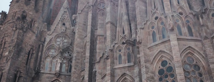 The Basilica of the Sagrada Familia is one of Rafael’s Liked Places.