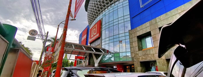 Robinson Departement Store is one of mall/trade centre serpong & tangerang.