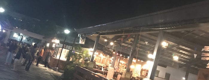 Market Place is one of Kimmie 님이 저장한 장소.