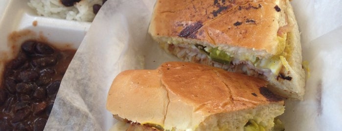 Jose's Cuban Sandwich & Deli is one of สถานที่ที่บันทึกไว้ของ Zak.