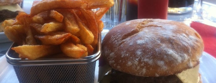 Les Burgers du Père Claude is one of Parisian burgers : top 15 !.