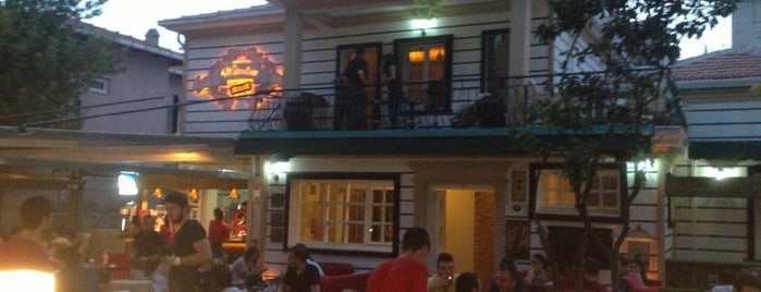 Winston House Lounge is one of Oğuz Serdar: сохраненные места.