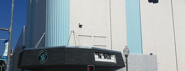 Florida Twin Theater is one of สถานที่ที่ Lizzie ถูกใจ.