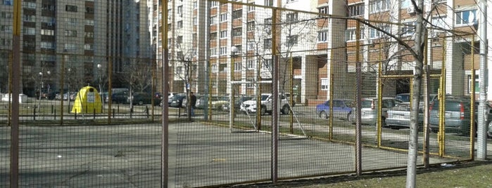 Дворик СБУ is one of สถานที่ที่ Vlad ถูกใจ.