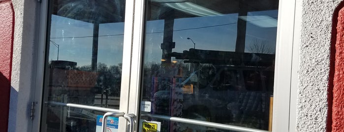 18th Street Stop & Shop is one of Signage.