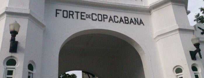 Fort Copacabana is one of Praças.