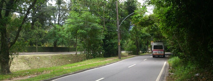 Estrada do Itanhangá is one of Ruas & Avenidas.