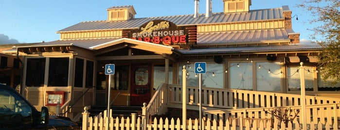 Lucille's Smokehouse Bar-B-Que is one of Eveさんのお気に入りスポット.