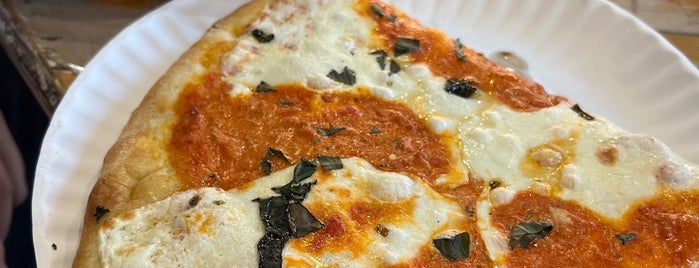 Gravesend Pizza is one of To-Do: Central BK Eats.