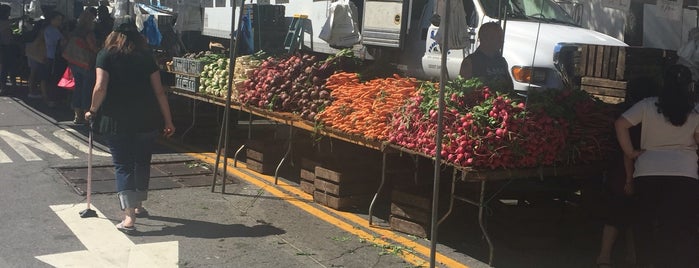White Plains Farmers Market is one of Trever's Saved Places.