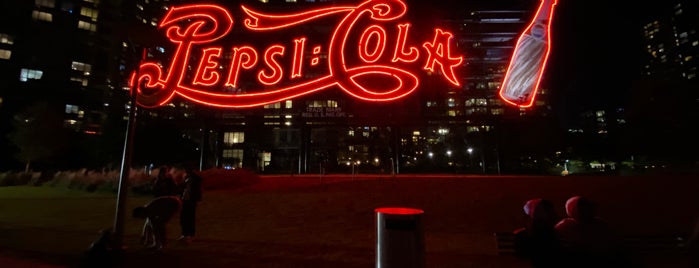 Pepsi Cola Sign is one of Christina'nın Beğendiği Mekanlar.