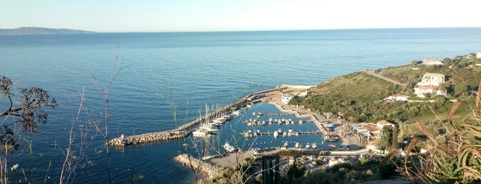 Port de Cargèse is one of Corse.
