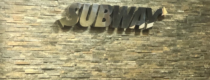 Subway is one of Restaurantes barna.