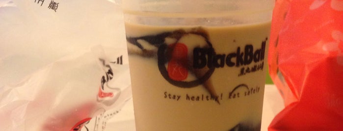 BlackBall Original Taiwanese Tea And Dessert is one of Place to gather.