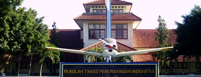 Sekolah Tinggi Penerbangan Indonesia (STPI) is one of Perguruan Tinggi Kedinasan.