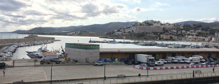 Puerto de Peñiscola is one of Posti che sono piaciuti a Franc_k.