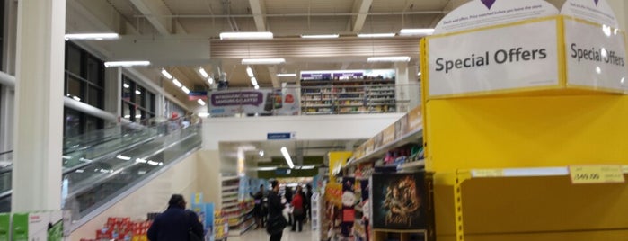 Tesco Extra is one of Stacey 님이 좋아한 장소.