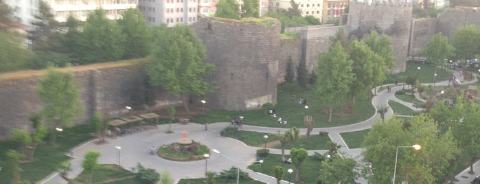 Dağkapı Meydanı is one of yerlerim.