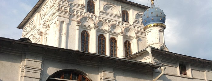 Храм Казанской иконы Божией Матери is one of Moscow 🙋🏼💕.