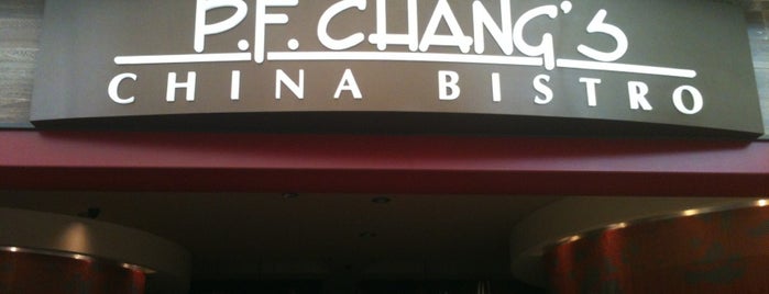P.F. Chang's Asian Restaurant is one of Lugares favoritos de Andres.