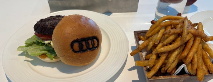 Audi Delight Cafe is one of EAT 横浜.