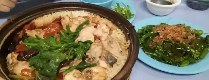 Lian He Ben Ji Clay Pot Rice 联合本记砂锅饭 is one of Bib Gourmand (Michelin Guide Singapore).