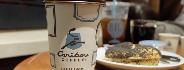 Caribou Coffee is one of Lugares favoritos de Darsehsri.