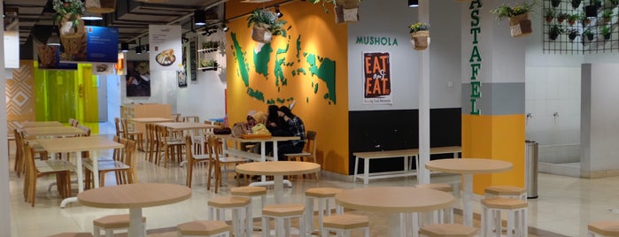 EAT and EAT is one of Locais curtidos por Darsehsri.