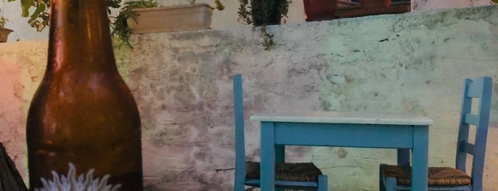 Παραδοσιακό Καφενείο-Παντοπωλείο Αρνάδου is one of Tinos.
